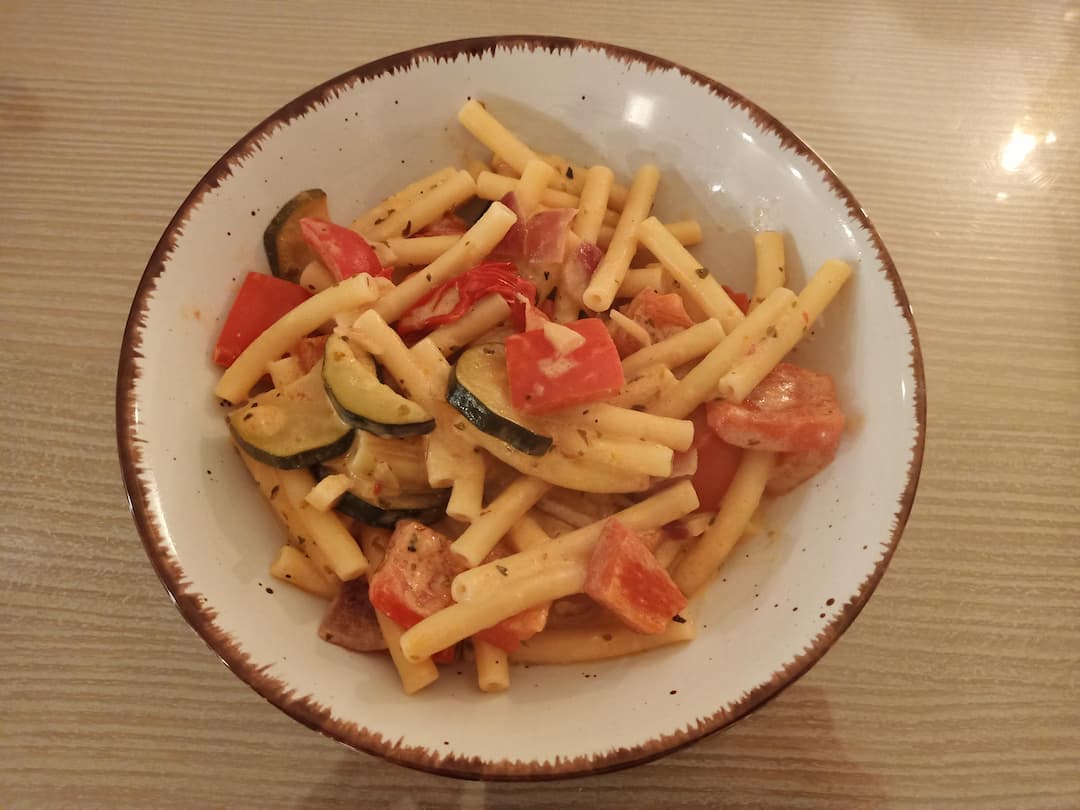 Gemüse Pasta mit Feta