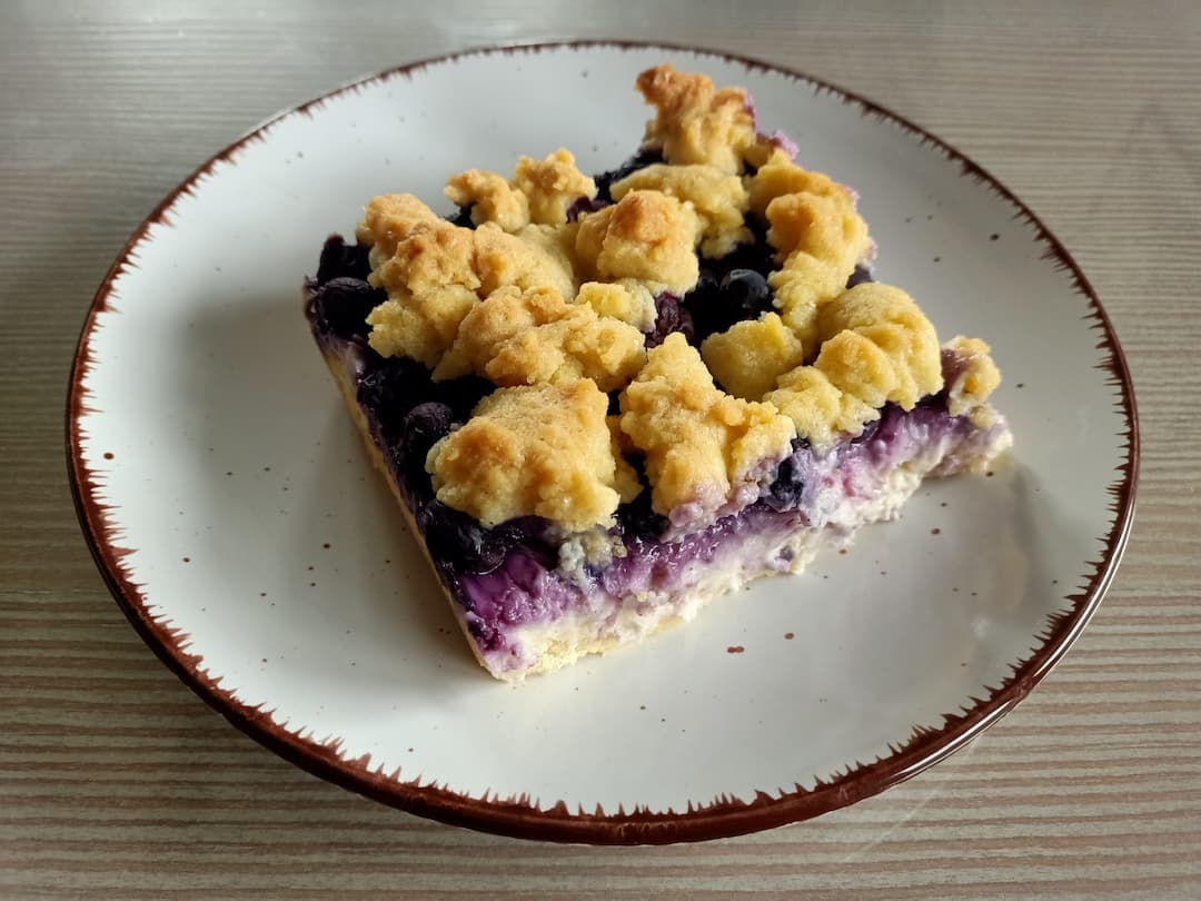 Obst-Streuselkuchen mit Pudding